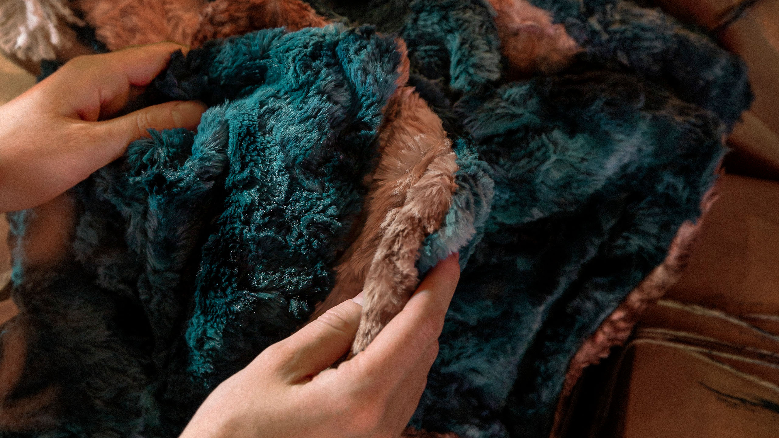 Make a "Christmas Cuddle Blanket" with Jenny Doan of Missouri Star